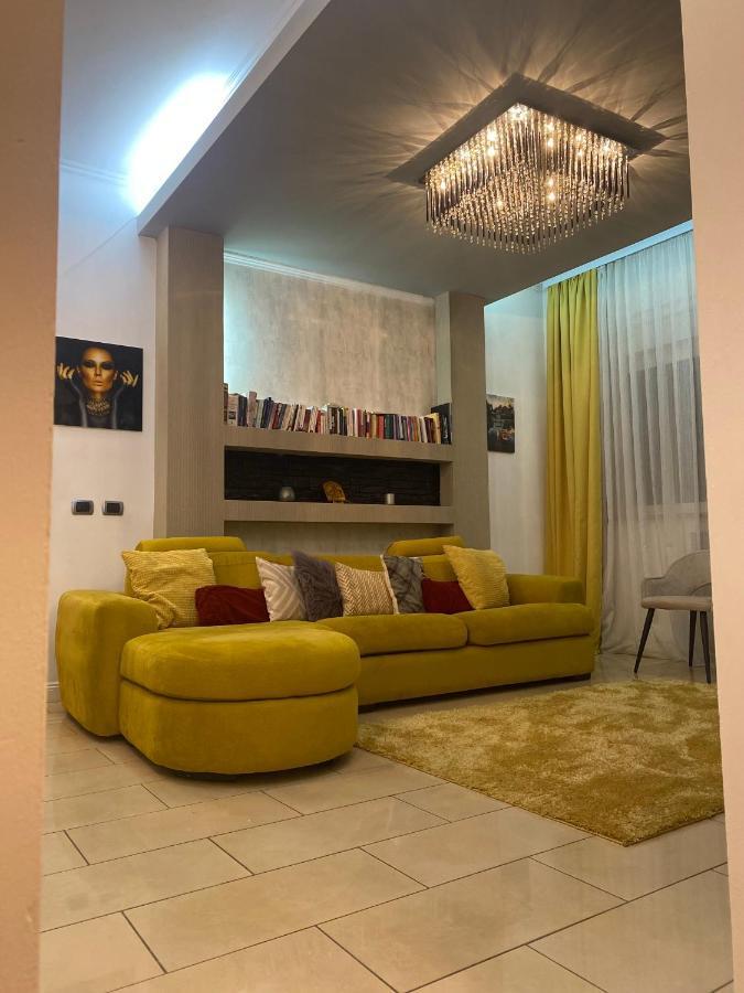 Luxury Nr 5 ***** Bukarest