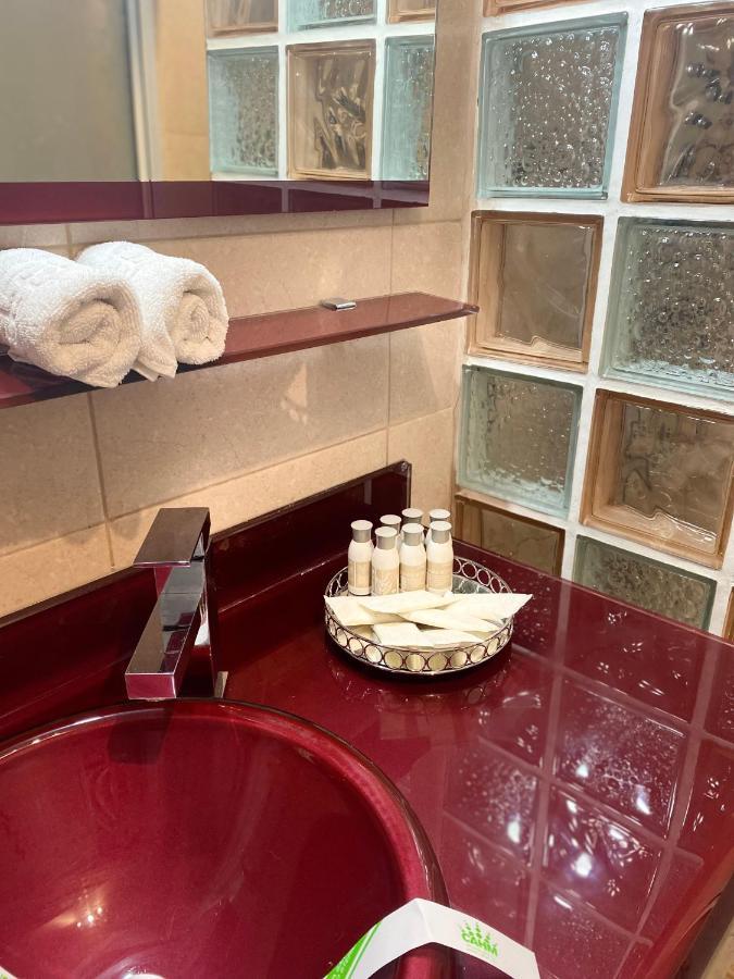 Luxury Nr 5 ***** Bukarest