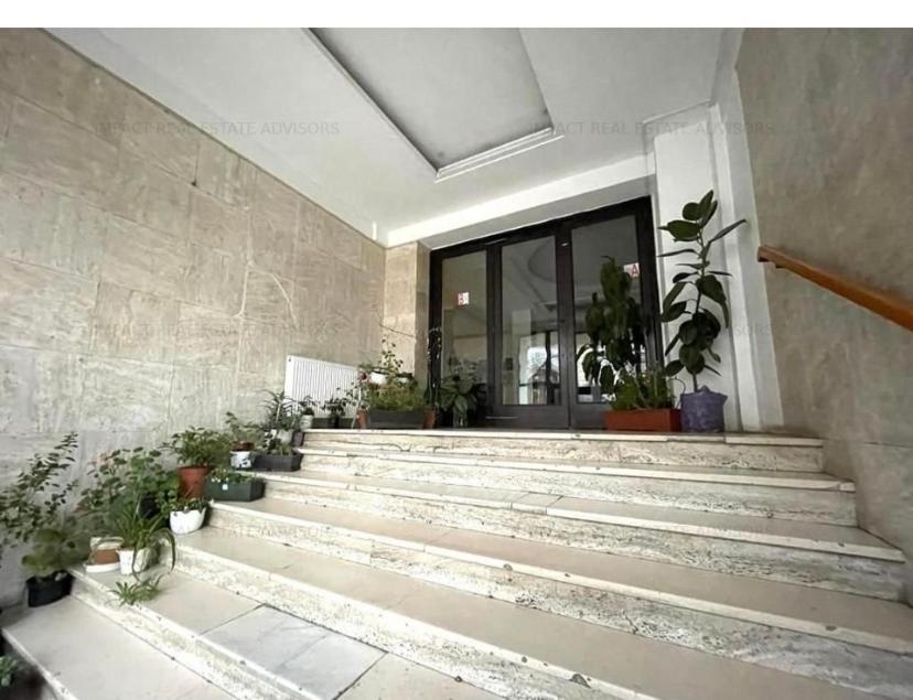 Luxury Nr 5 ***** Bukarest